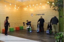 일산 수영장 추천 아이푸른어린이수영장에서 평영 발차기 집중 연습 중~~