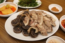 돈육 내장과의 사투 끝 승리한 착한식당 / 숙대 제일 어버이 순대
