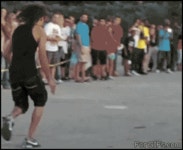 자동차 위로 공중제비