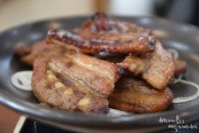 전주 한옥마을 맛집 서민식당 : 다구워져 나오는 숯불돼지삼겹갈비