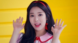 샤샤 서연 WHAT THE HECK MV.gif