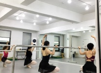 스트레칭과 함께하는 성인발레, 유진무용아카데미와 꾸준히 하니 효과가 느껴져요