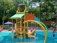 공원의 물놀이장.