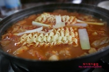 이지데이 맛집 - 돈가네옛날김치찌개