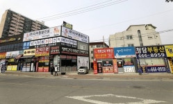 [오늘의 사진] 오열하는 삼성반도체 피해자 어머니 : 사회일반 : 사회 : 뉴스 : 한겨레 [오늘의 사진] 오열하는 삼성반도체 피해자 어머니