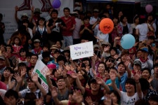 함께 걷자, 함께 살자, 함께 웃자 : 포토스페셜 : 포토 : 한겨레