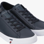 타미힐피거 풋웨어(TOMMY HILFIGER FOOTWEAR) 소가죽혼방 레터링 스니커즈 T52A7ARS023MT1 DW5 - 131,100원 | 무신사 스토어