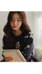 [5DA24386DD_커민 플라워 폼폼 니트] 저스트원