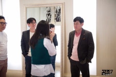 공조7 | 현장포토 > 아침부터 시험보느라 예민한 경규옹 공조7 | 현장포토