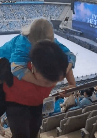 임영웅보다 빛났던 진행요원...누리꾼 '훈훈'