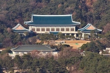 시민단체 집회도 대통령 따라 청와대 앞 이동