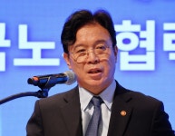 평택 간 김영훈 노동장관, 삼성전자 노조 만나 중재