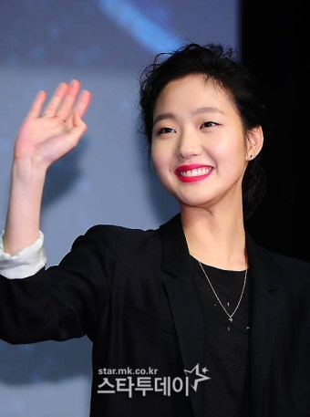[포토] 김고은, 팬들에게 사랑스런 미소