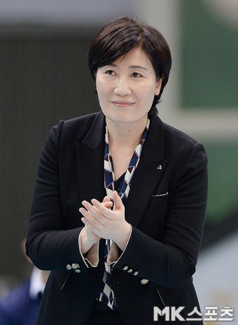 미소짓는 이도희 감독 `개막 3연승 가는거야` [MK포토]