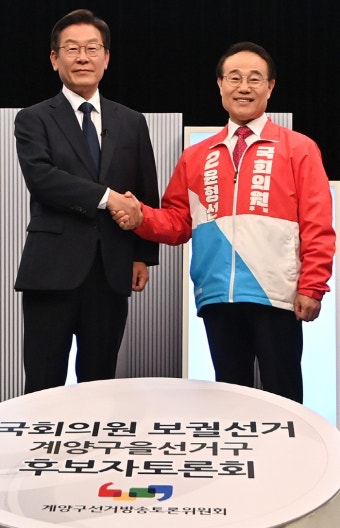 이재명, 계양역서 방탄유리가 제 잘못인가? 항변, 정치 공세에 의지 - 2022 대선 앞두고 열정적 유세展