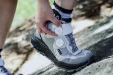 다이얼 두개로 탄탄하게…보아·네파, 듀얼 보아 트레킹화 출시