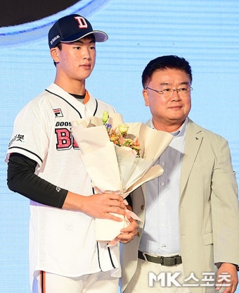 두산 1라운드에 지명된 북일고 투수 최준호 [MK포토]