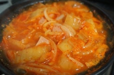 묵은지 김치찌개!! 칼칼하고 새콤하니 오늘저녁 어떠세요?