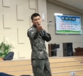 군대에서 노래하는 빅뱅의 대성
