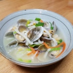 후덥지근하고 우중충할땐 칼국수