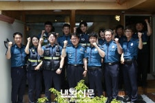 황운하 청장, 대전역지구대 방문 금은방 절도피의자 검거 유공 경찰관 포상:내외신문 ≪내외신문≫ 황운하 청장, 대전역지구대 방문 금은방... 
