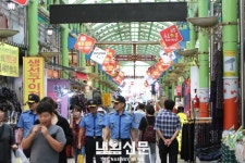 속초해경, 추석 맞아 전통시장 방문 등 이웃사랑 실천 나서:내외신문 ≪내외신문≫ 속초해경, 추석 맞아 전통시장 방문 등 이웃사랑 실천 나서
