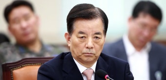 [서울신문] 한민구 전 국방부장관 출국금지…내란음모 혐의 적용 한민구 전 국방부장관 출국금지…내란음모 혐의 적용