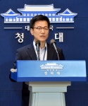 [서울신문] [포토] 청와대 ‘업무추진비·회의 자문료’ 의혹 적극 해명 [포토] 청와대 ‘업무추진비·회의 자문료’ 의혹 적극 해명