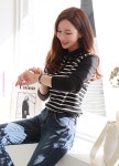 스타일온미 [루이스엔젤] 센스 레이스카라 스트라이프 티셔츠