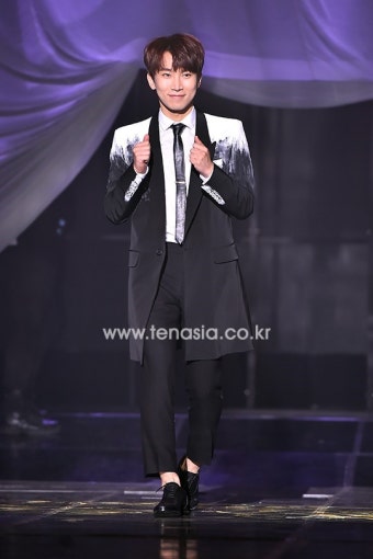 [TENPHOTO] 비투비 서은광, 볼수록 중독되는 리더의 외모 | 텐아시아 | [TENPHOTO] 비투비 서은광, 볼수록 중독되는 리더의 외모텐아시아