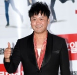 [TEN PHOTO]공형진 ‘우리영화 엄지~척’ | 텐아시아 | [TEN PHOTO]공형진 ‘우리영화 엄지~...