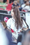 더쿠 - 어제자 야구장에서 애국가 제창하는 우주소녀 유연정