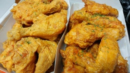 더쿠 - 태어나서 첨 먹어본 치킨집의 두마리 치킨.jpg