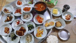 부산의 7000원짜리 김치찌개 백반.jpg - 스퀘어 카테고리