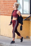 줄리안 휴) in Gym Ready Outfit Out in LA - 웨스트(WEST) 카테고리