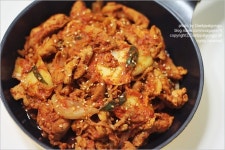 스퀘어 - 배달계에 치킨 vs 피자가 있다면 분식계엔 돈까스 vs 제육볶음이 있다