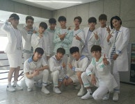 더쿠 - 어두 칙칙한데 세븐틴 누구옷이 젤 예뻐?
