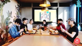 JYP 신사옥 구내식당에서 밥먹는 생방송한 갓세븐. jpg - 스퀘어 카테고리