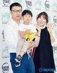 [T포토] 권재관-김경아 '귀요미 아들과 함께~'(정승환 결혼식)