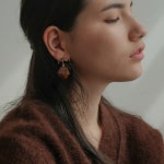 WIZWID:위즈위드 - [MILLIMETER:밀리미터]비즈윙 후프 이어링 / Beeswing Hoop Earrings  WIZWID