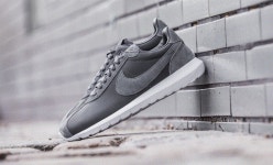 한정판!!3가지 칼라 260~280사이즈 입고 조기 품절 예상 됩니다.! Nike