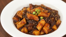 신당동 스타일 떡볶이 황금레시피! - kakaoTV 멈출 수 없이 맛있는 짜장떡볶이 만드는법! 신당동 스타일 떡볶이 황금레시피!