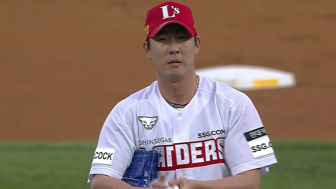 프로야구 선수 문승원 신장 결석으로 경기 물러난 상황에 대응 중, 송영진 선발 대비 중세.