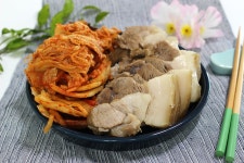수육맛있게삶는법, 돼지고기 수육 삶는법, 보쌈 만들기 부위부터 잡내제거까지  - kakaoTV 수육맛있게삶는법, 돼지고기 수육 삶는법, 보쌈... 