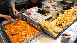 망원시장 분식 맛집으로 유명한 떡볶이, 순대, 튀김, 오뎅 - 한국... 망원시장 분식 맛집으로 유명한 떡볶이, 순대, 튀김, 오뎅 - 한국 길거리 음식