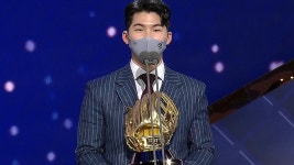 유격수 부문 김혜성 엄마 사랑해_2021 KBO 골든글러브 - kakaoTV 유격수 부문 김혜성 엄마 사랑해_2021 KBO 골든글러브