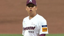 급하게 등판하여 만루를 정리하는 양현 / 1회초 - kakaoTV 급하게 등판하여 만루를 정리하는 양현 / 1회초