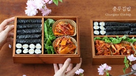 매콤새콤한 오징어 무침을 더한 충무김밥🌸[아내의 식탁] - kakaoTV  매콤새콤한 오징어 무침을 더한 충무김밥🌸[아내의 식탁]