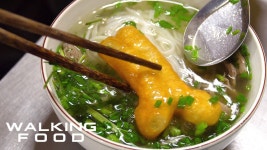 백종원이 극찬한 베트남 원조 쌀국수 맛집! 우리가 몰랐던 쌀국수에 넣어 먹는 꿔이 / 퍼 러이 - kakaoTV 백종원이 극찬한 베트남 원조 쌀국수... 