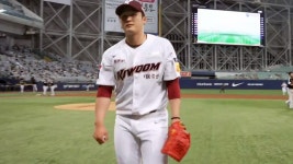 최원태, 홍창기 거르고 이형종과의 승부로 위기 탈출 / 4회초 - kakaoTV 최원태, 홍창기 거르고 이형종과의 승부로 위기 탈출 / 4회초